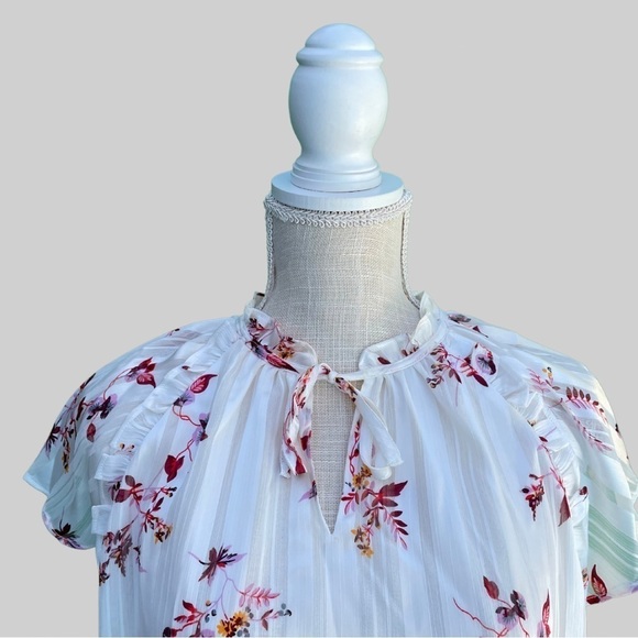 Flutter Sleeve Blouse - Picture 2 of 3